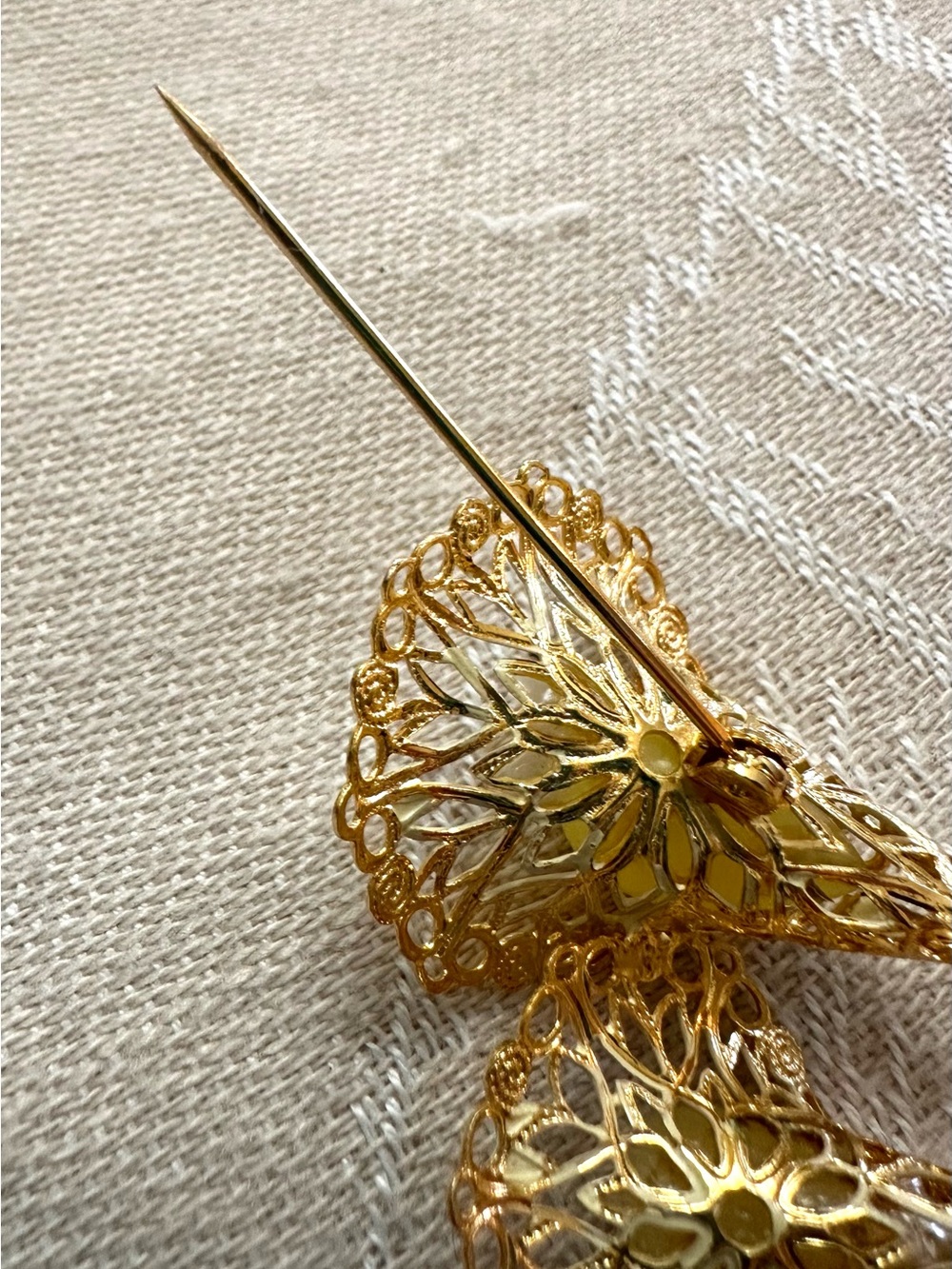 Gold Tone Calla Lily Filigree Brooch Green Enamel Floral Pin - Picture 7 of 8